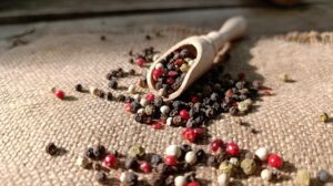 Суміш 4 видів перців горошком – Ідеальна пряність для додання аромату та пікантності вашим стравам